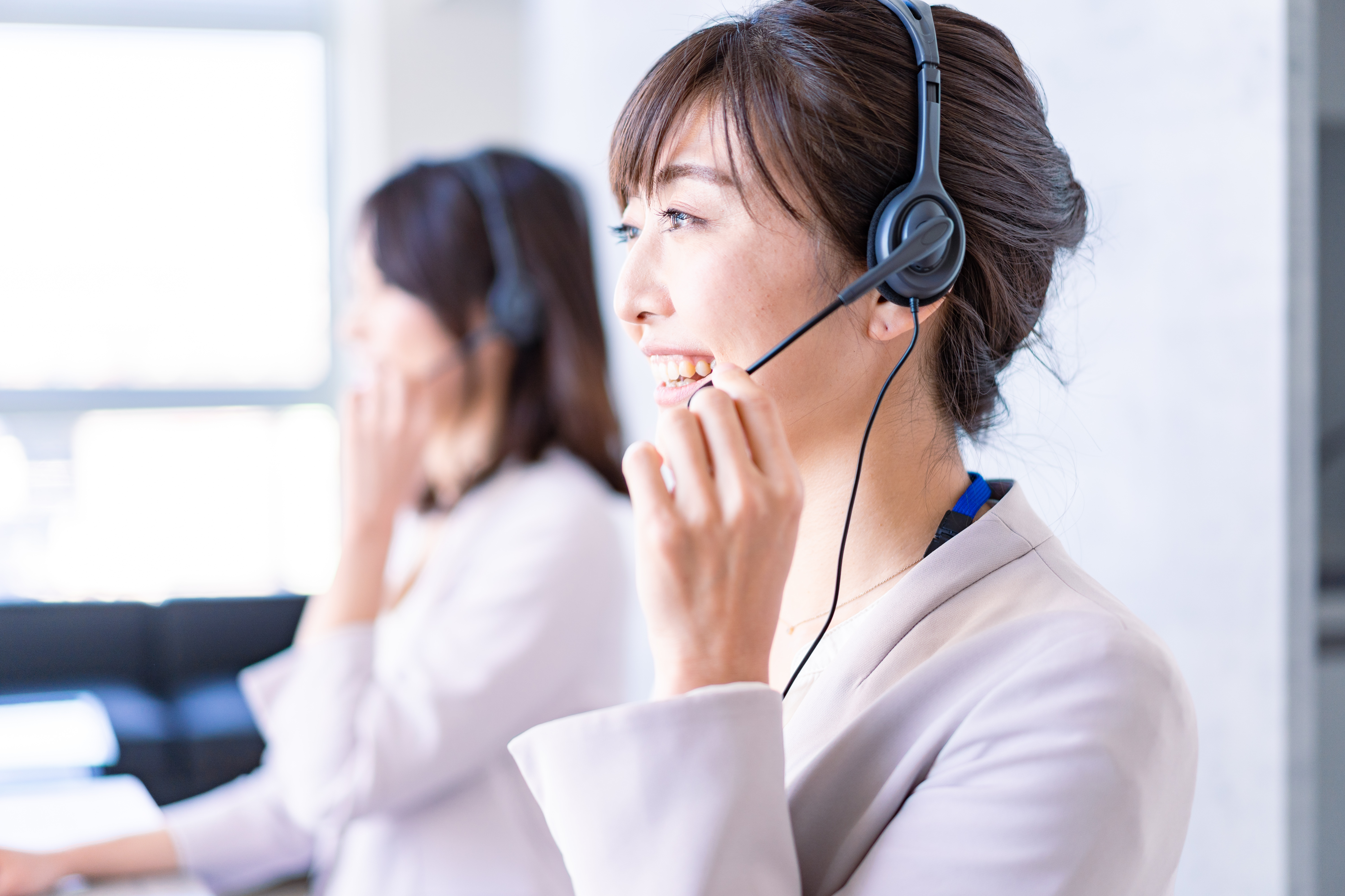 SaaSの現場でデータを確認している様子